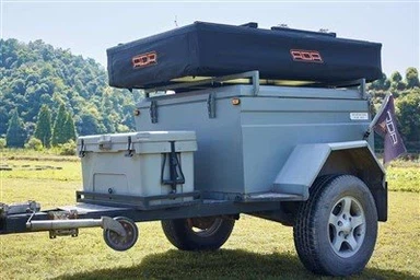 Namiot dachowy z twardą skorupą otwierany z boku